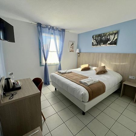 Hotel Les Arcades Сен Мари де ла Мер Екстериор снимка