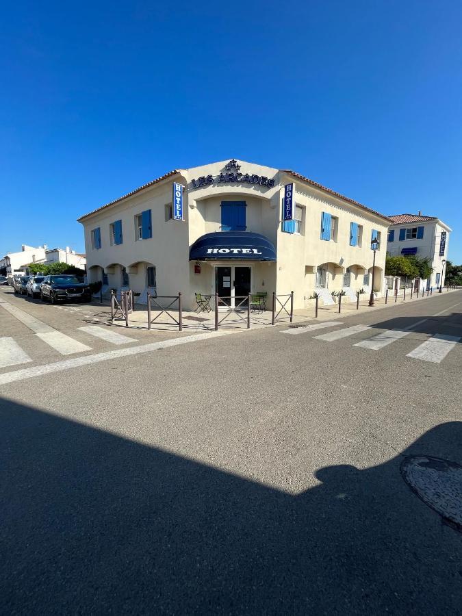 Hotel Les Arcades Сен Мари де ла Мер Екстериор снимка
