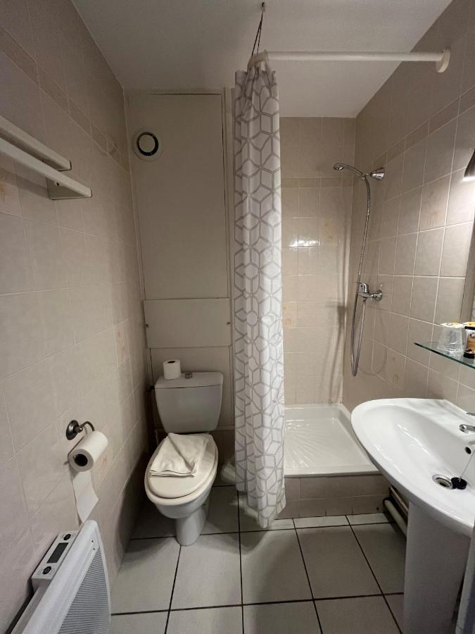 Hotel Les Arcades Сен Мари де ла Мер Екстериор снимка