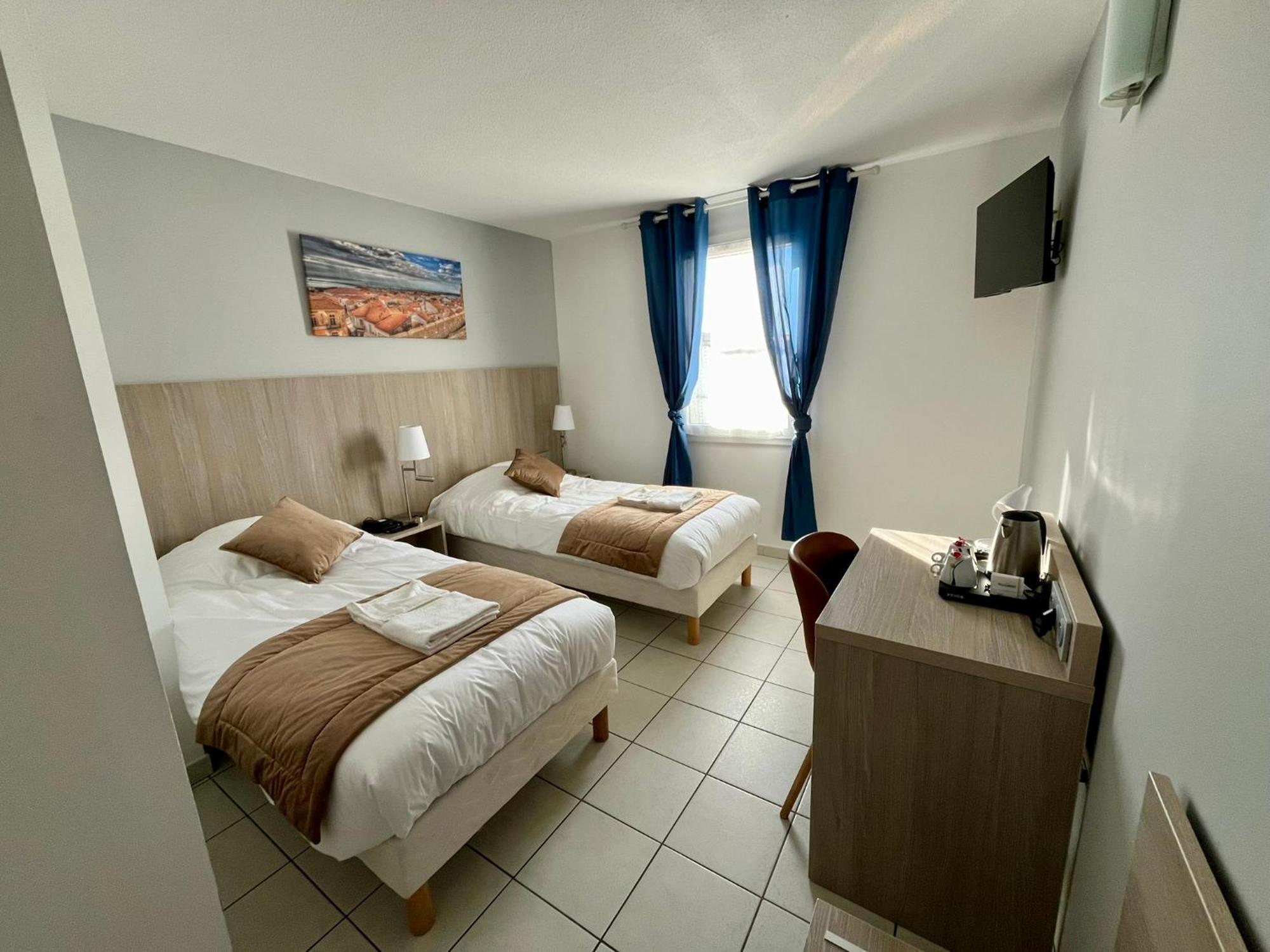 Hotel Les Arcades Сен Мари де ла Мер Екстериор снимка
