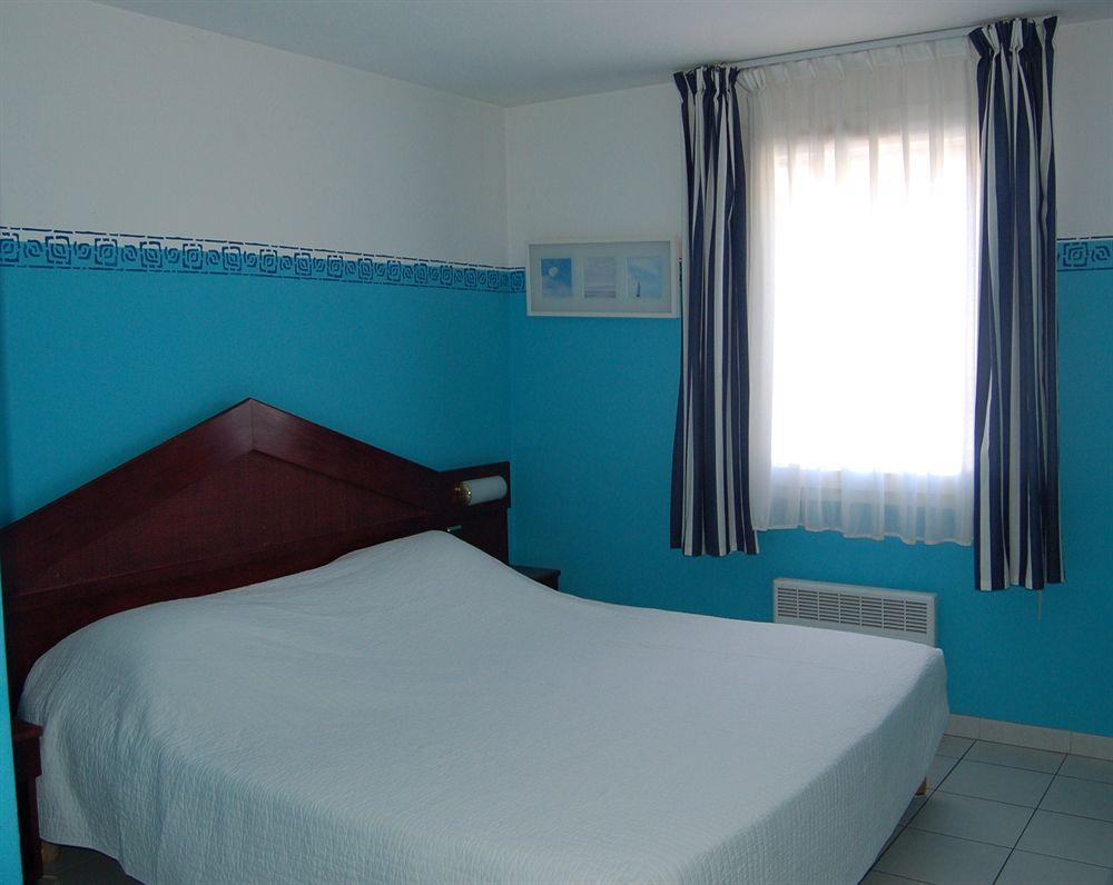Hotel Les Arcades Сен Мари де ла Мер Екстериор снимка